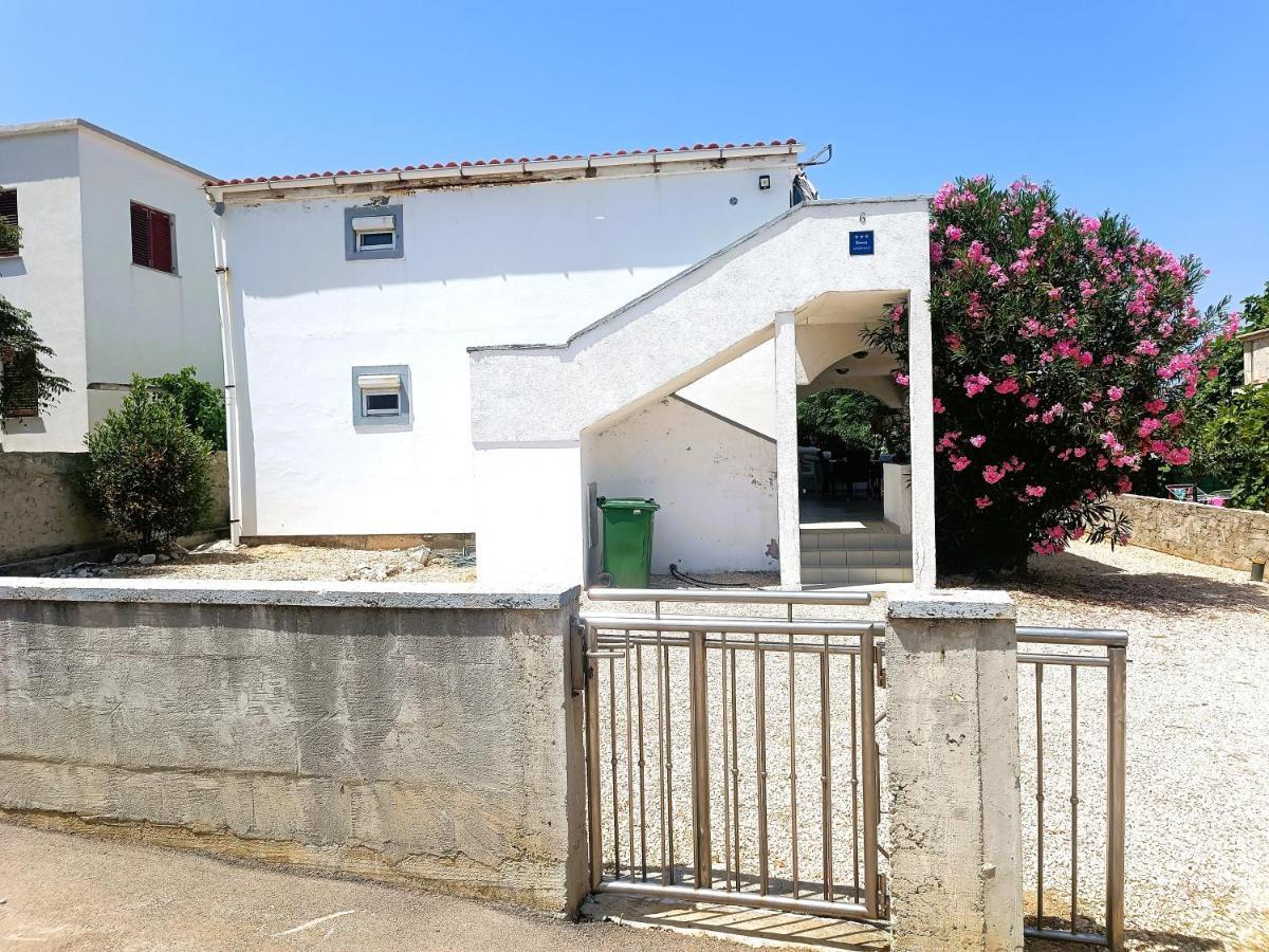 Apartments Babic 50 Meters From The Beach Vir Exterior photo