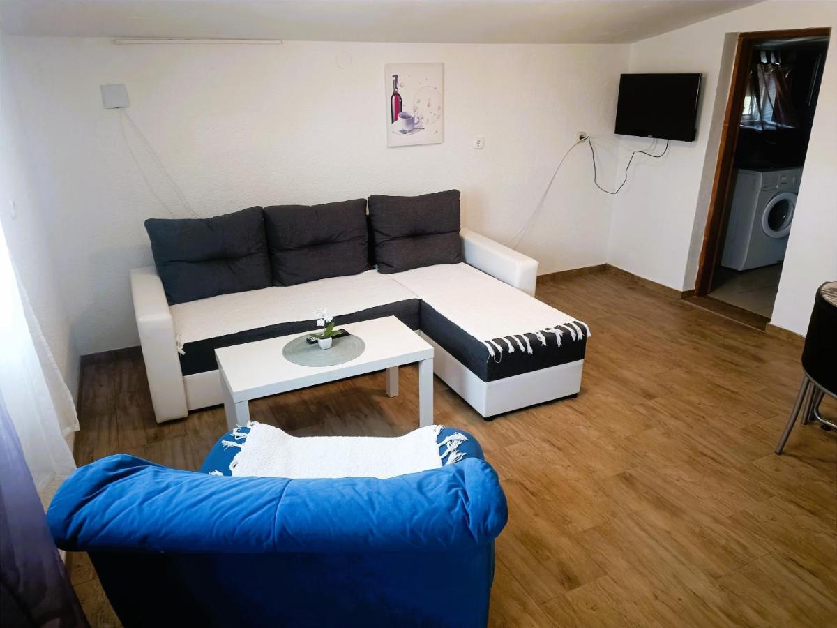 Apartments Babic 50 Meters From The Beach Vir Exterior photo