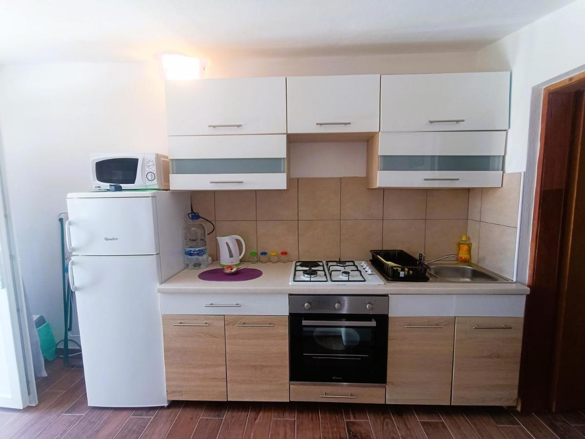 Apartments Babic 50 Meters From The Beach Vir Exterior photo