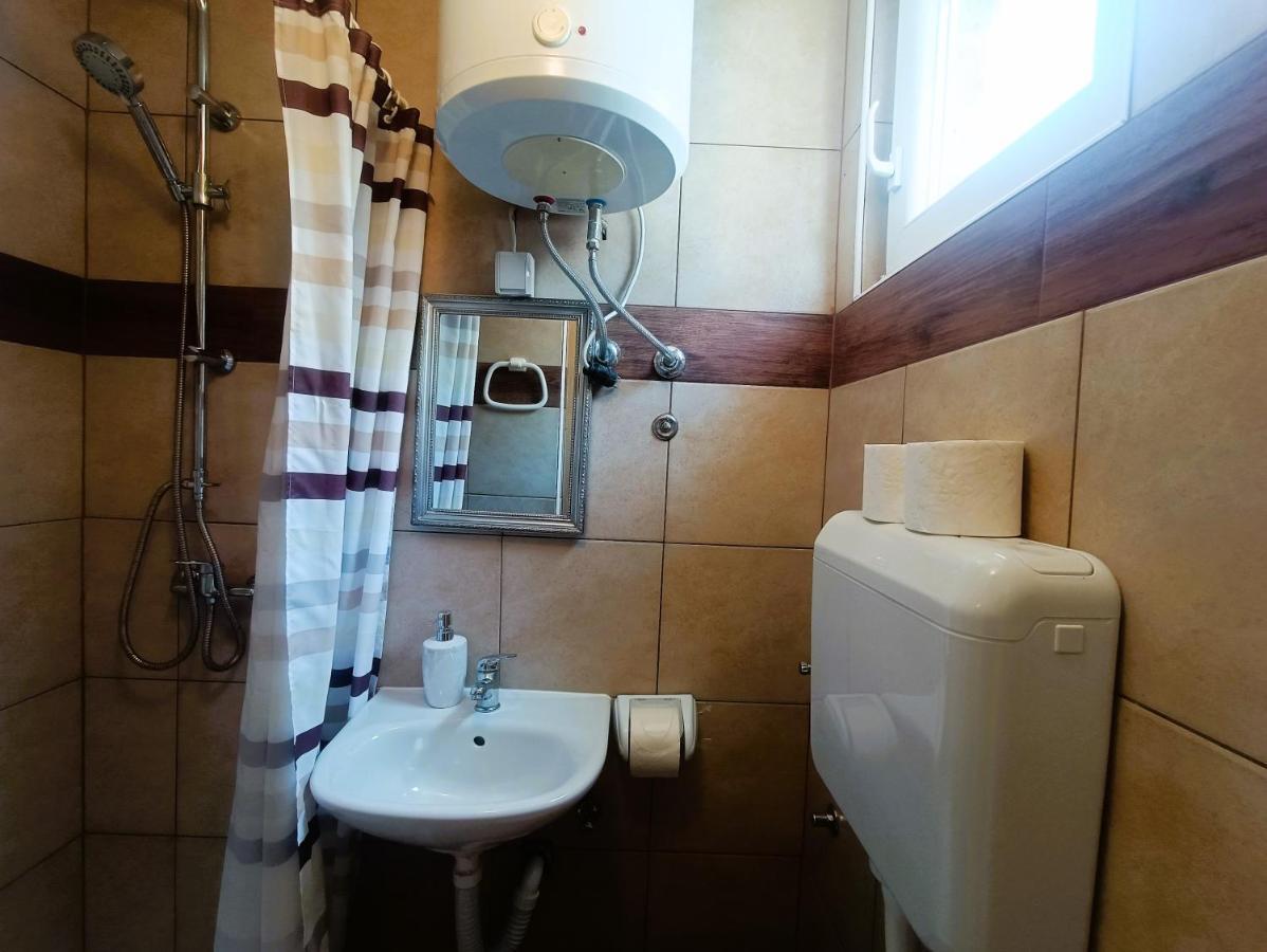 Apartments Babic 50 Meters From The Beach Vir Exterior photo