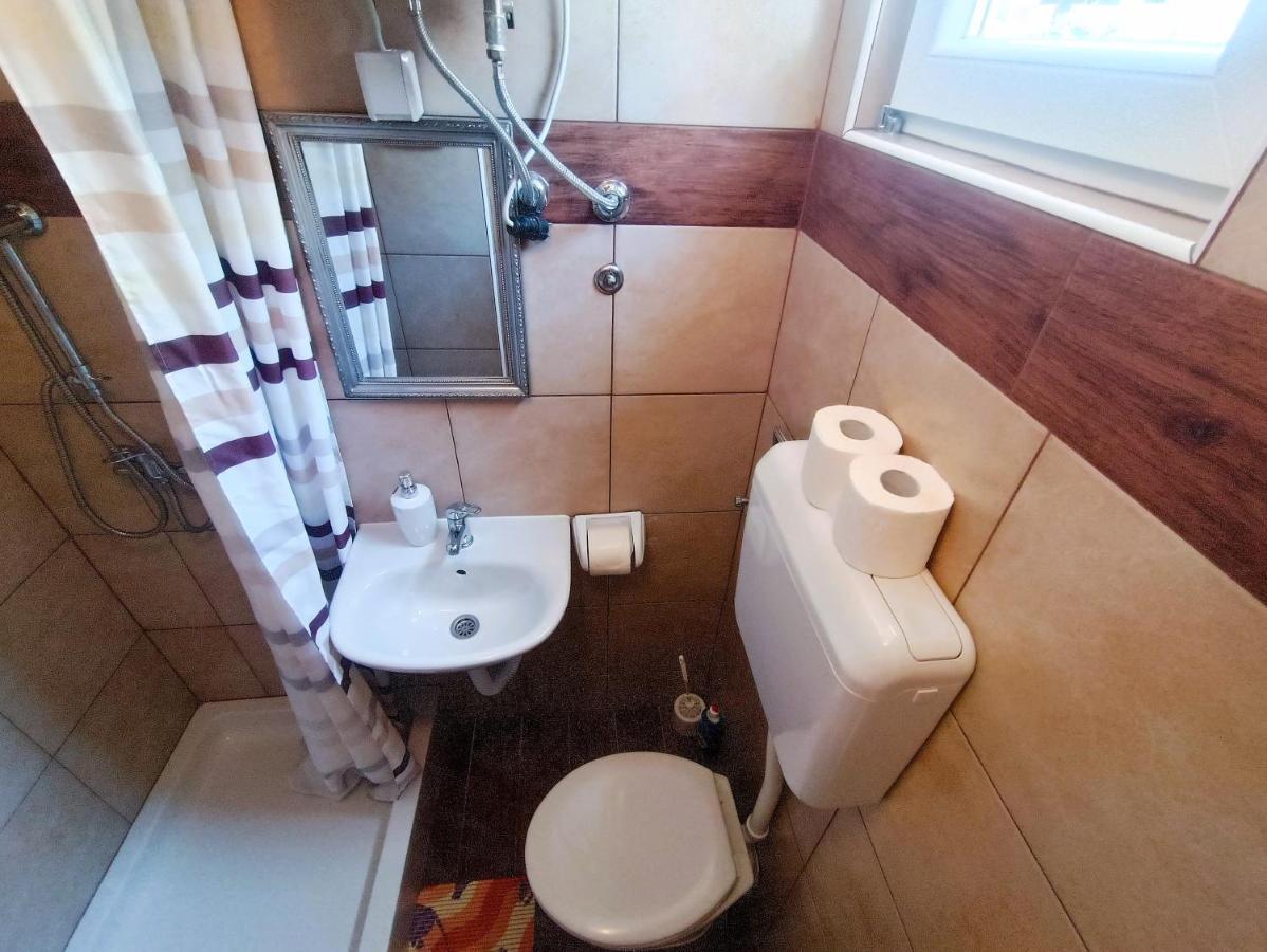 Apartments Babic 50 Meters From The Beach Vir Exterior photo