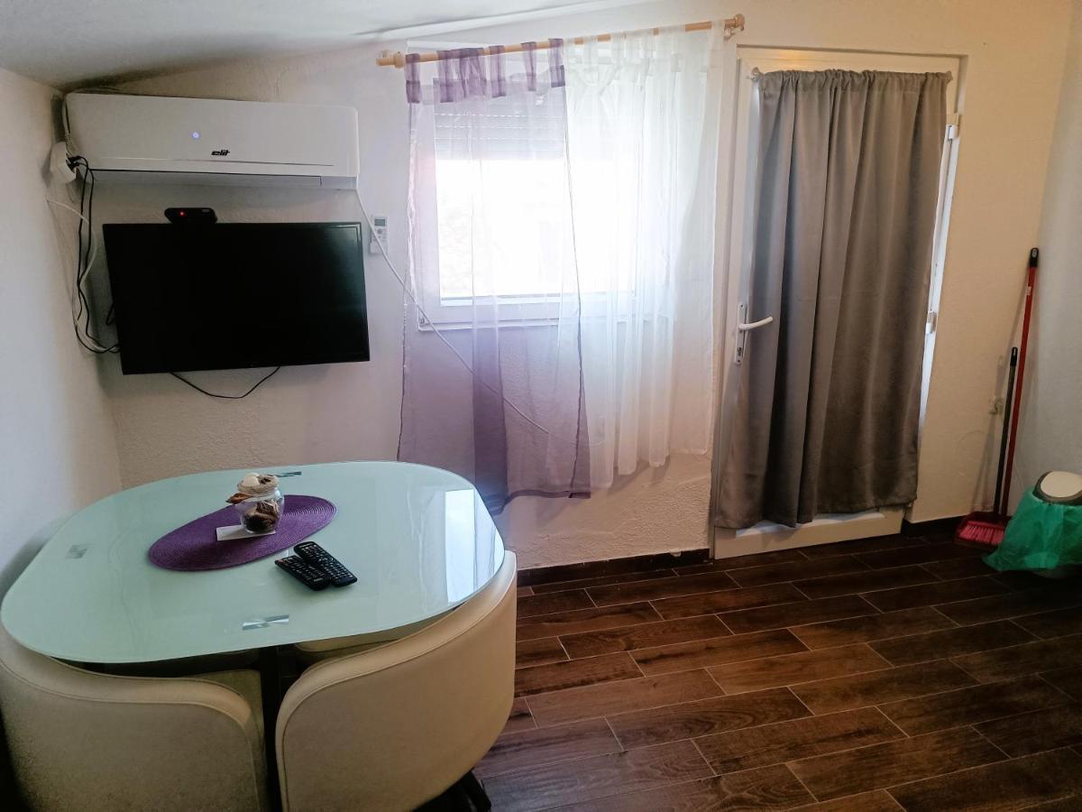 Apartments Babic 50 Meters From The Beach Vir Exterior photo